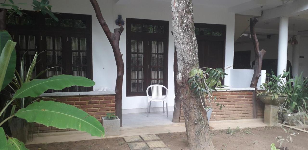 Sea Breeze Guest House Unawatuna Exterior photo