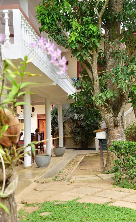 Sea Breeze Guest House Unawatuna Exterior photo