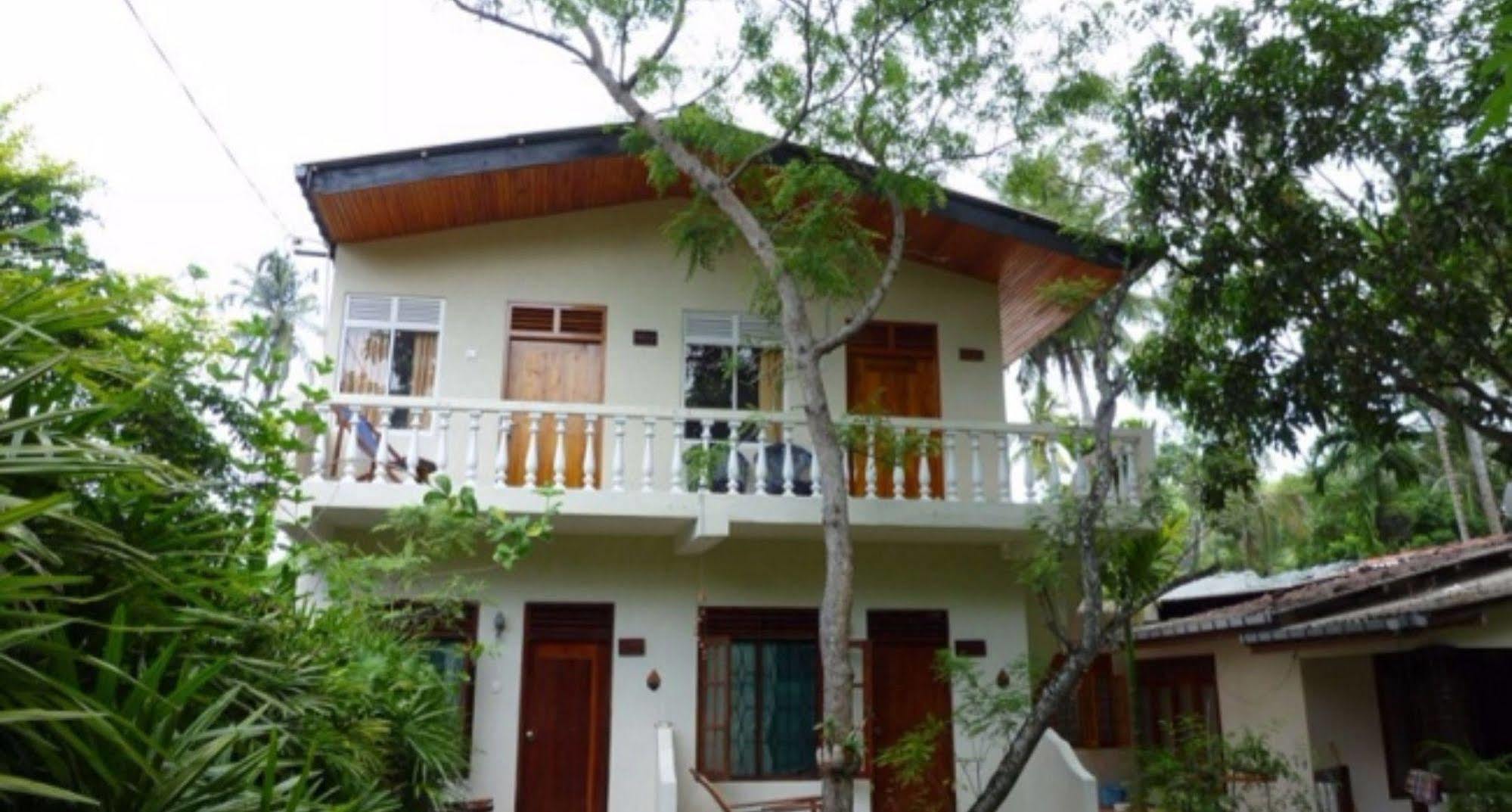 Sea Breeze Guest House Unawatuna Exterior photo